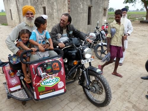 Aventure moto side-car Himalaya ép. 4 : arrivée a Leh