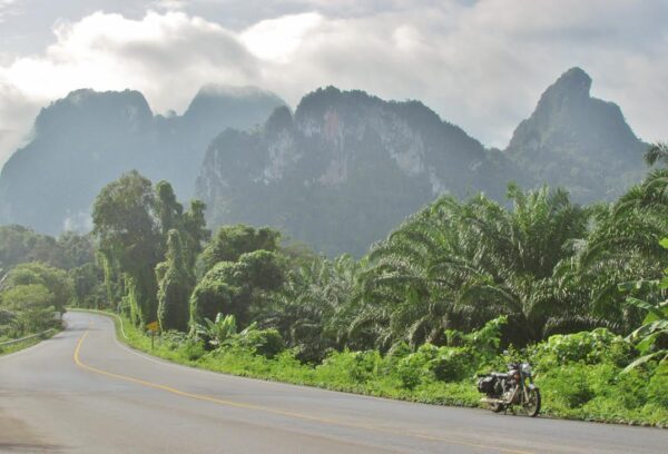 Notre rideuse Catherine Claire sur les routes de Thaïlande du Sud