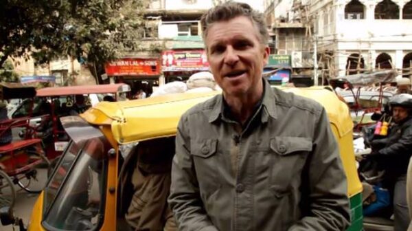 Denis Brogniart en voyage moto avec Vintage Rides, tournage Auto Moto