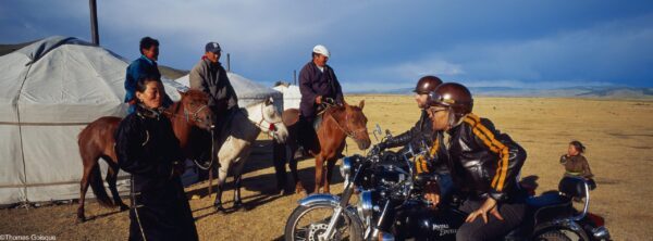 Voyage moto en Mongolie avec Sylvain Tesson et le Figaro Magazine