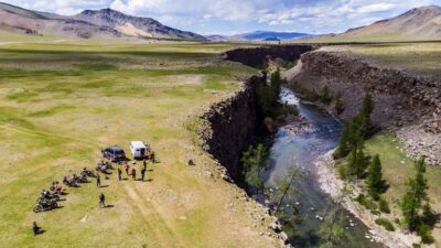 rivère moto steppe