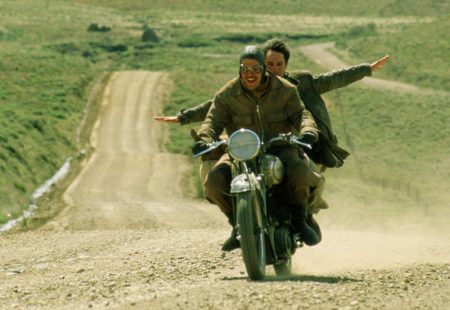 <strong>L’équipée sauvage</strong>, Laszlo Benedek
<strong>The Girl on a Motorcycle</strong>, Jack Cardiff
<strong>Carnet de voyages (Diarios de motocicleta)</strong>, Walter Salles
<strong>Easy Rider</strong>, Denis Hopper
<strong>Burt Munro</strong>, Roger Donaldson
<strong>One Week</strong>, Michael McGowan  
<strong>On Any Sunday</strong>, Bruce Brown
<strong>On Any Sunday, The Next Chapter</strong>, Dana Brown
<strong>Why We Ride</strong>, de Bryan H. Carroll
<strong>The Greasy Hands Preachers</strong>, Clément Beauvais et Arthur de Kersauson
<strong>Deux roues sinon Rien au Rajasthan</strong>, Johann Rousselot et Christelle Leroux