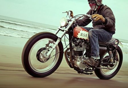 <h3>GO TAKAMINE</h3>

Le « Steven Mc Queen japonais » a inspiré toute une génération de préparateurs moto custom. Il y a vingt ans, il crée le Brat Style, une marque devenue un style. Situé historiquement au cœur de Tokyo, Go Takamine a ouvert un second atelier Brat Style sur la côte Ouest américaine. On aime ses motos au style tout-terrain vintage. Une esthétique sobre dénuée de toutes pièces superflues. 
