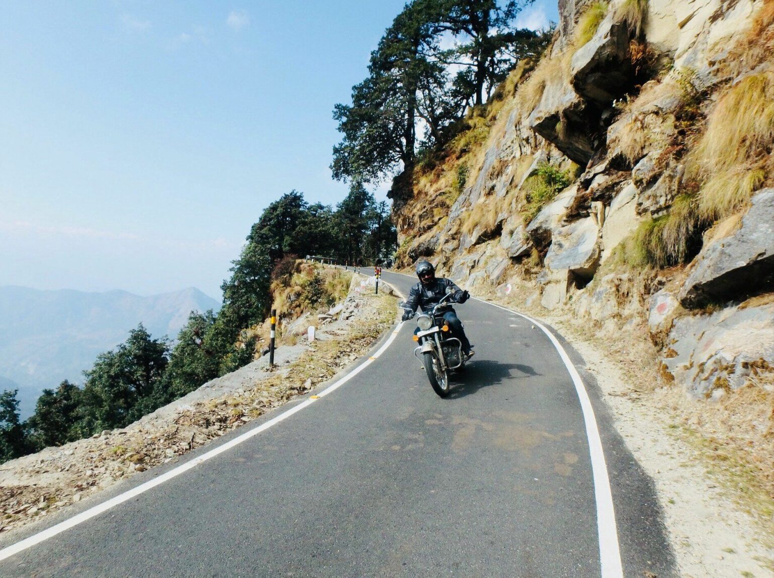 mountain road himalaya india 