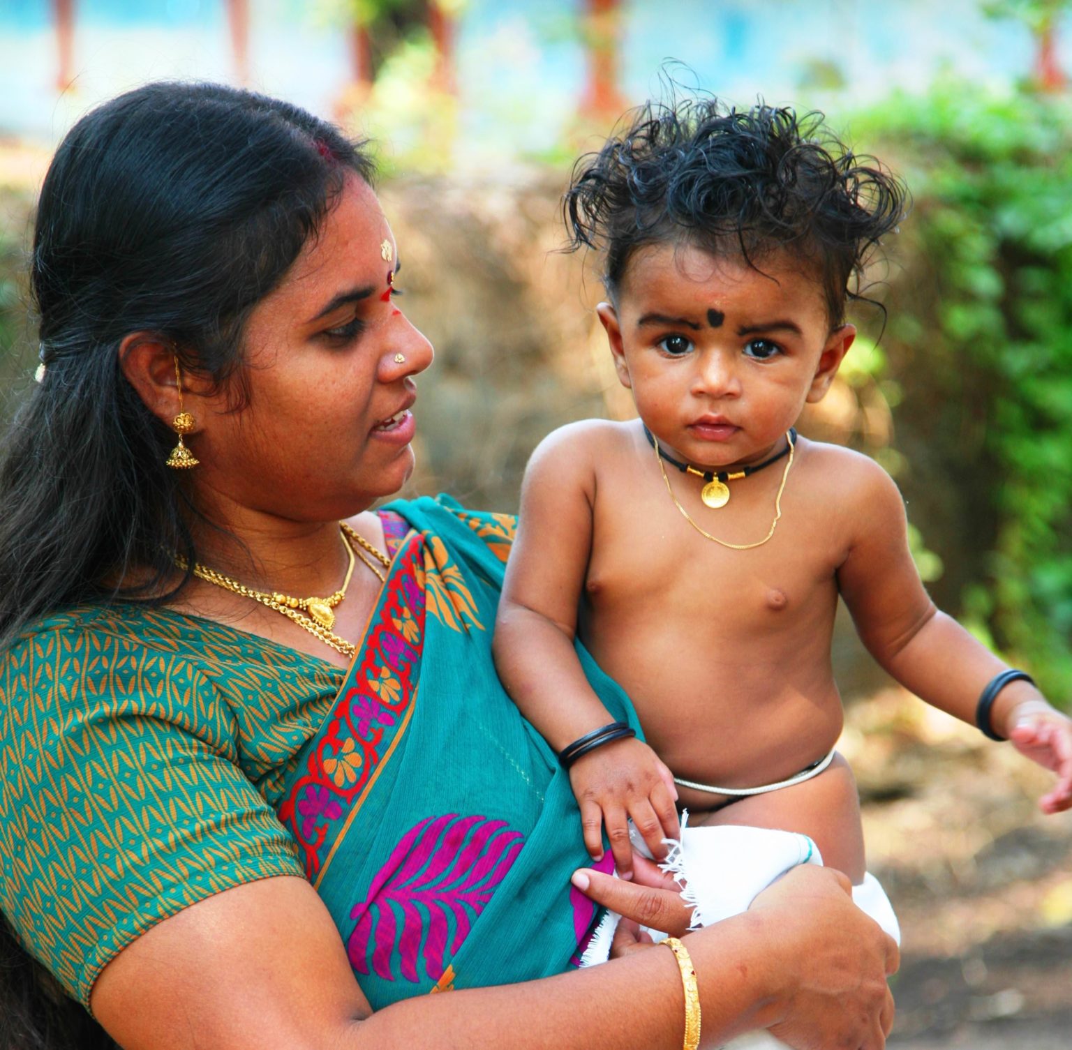 femme indienne avec bébé