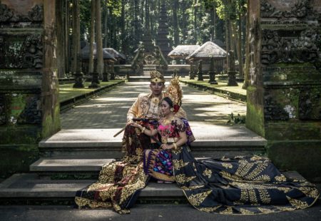 <h2>Best of Bali</h2>

Prepare yourself to be surprised! In 12 days of trip, you’ll be amazed. It all starts in Ubud, cultural and artistic capital of Bali, HQ of <a href="http://www.vintagerides.travel/">Vintage Rides</a>. The city doesn’t lack attractions: restaurants, bars, craft shops and art galleries merge with the local life, at the rythm of rites and daily offerings. The single cylinder snorts towards the Balinese countryside! On the island of gods, even the rice fields are classified at Unesco. Water and land come together to reflect the sky, grow rice and magnify landscapes. Millennial temples, small fishing villages, sacred springs, wild waterfalls, coffee plantations, cloves ... The incomparable harmony and beauty of Bali will seduce you instantly. Not to mention the crazy black sand beaches and snorkeling in Bali's most beautiful seabed on Mejangan Island.
